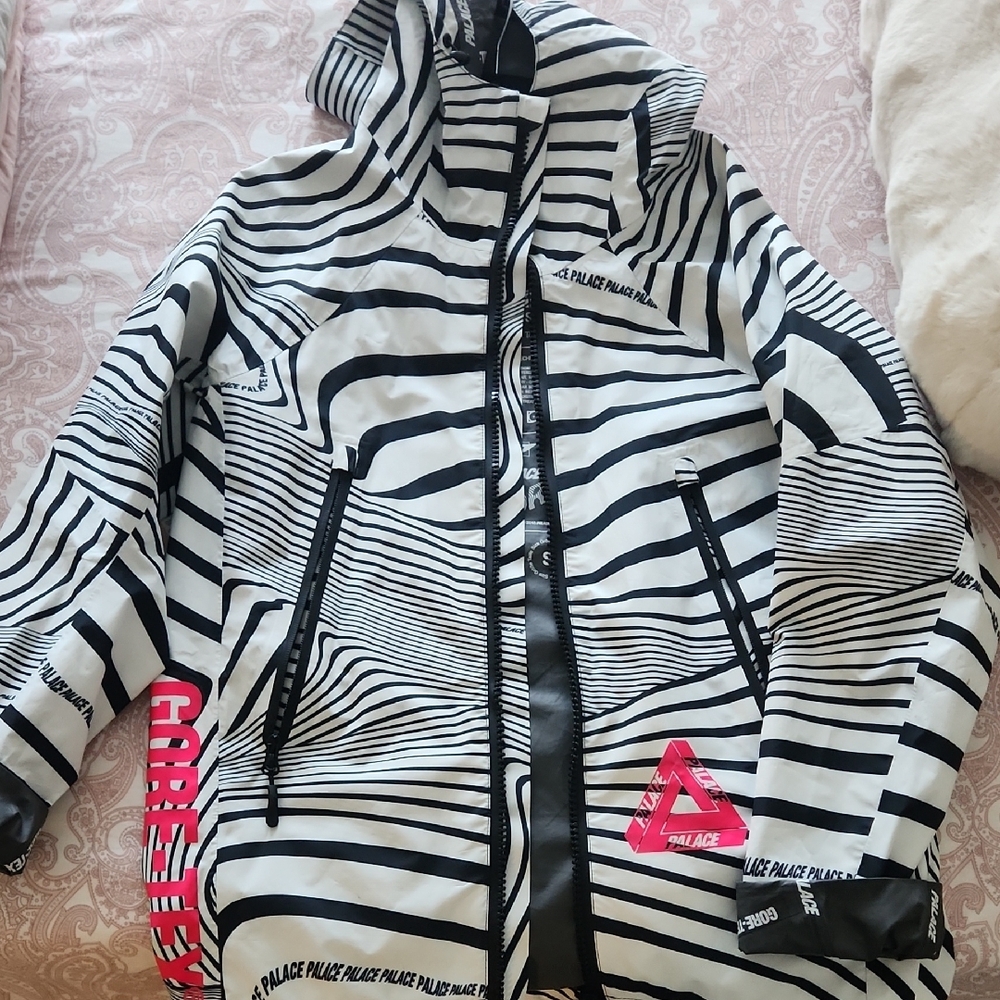 Palace Gore-Tex Vortex PacLite Jacket White Size S